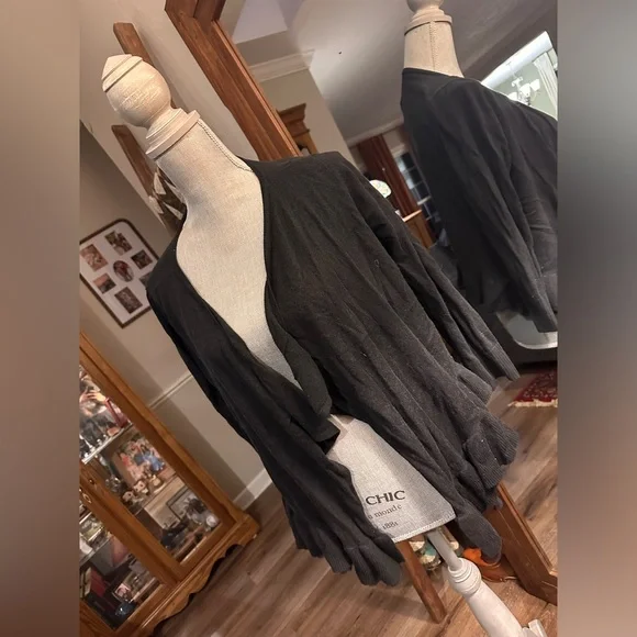 AE Ruffle Cardigan - Picture 2 of 3